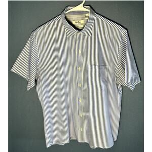 VAN HEUSER ORIGINALS MENS BLUE/WHITE SHORT SLEEVE BUTTON DOWN SHIRT